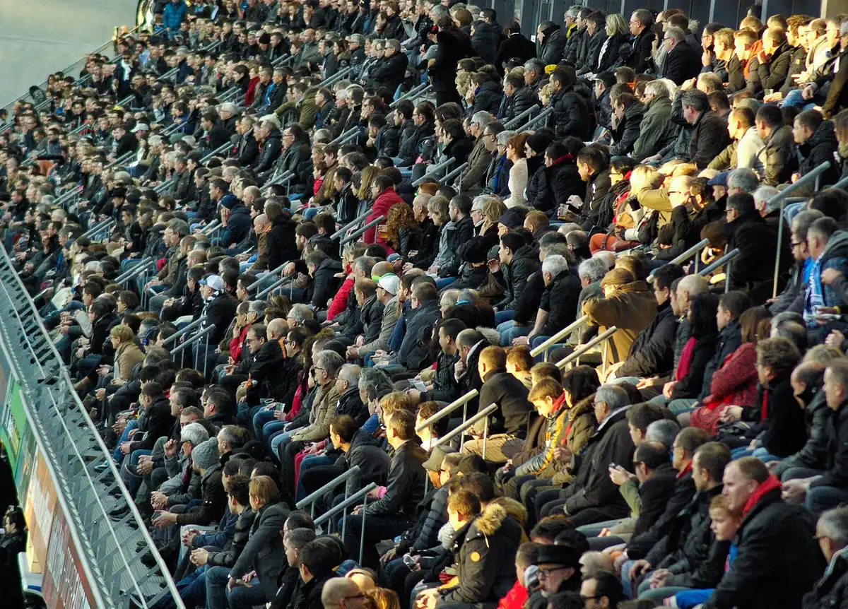 Supporters anonymes remplissant les gradins de Bloomington pour un match Ohio State
